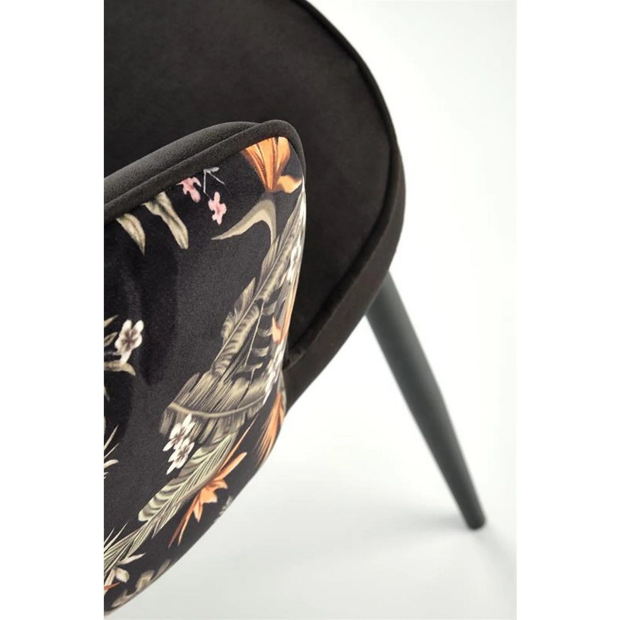 Scaun tapitat K506, negru, cu imprimeu floral, stofa catifelata, 55x60x82 cm