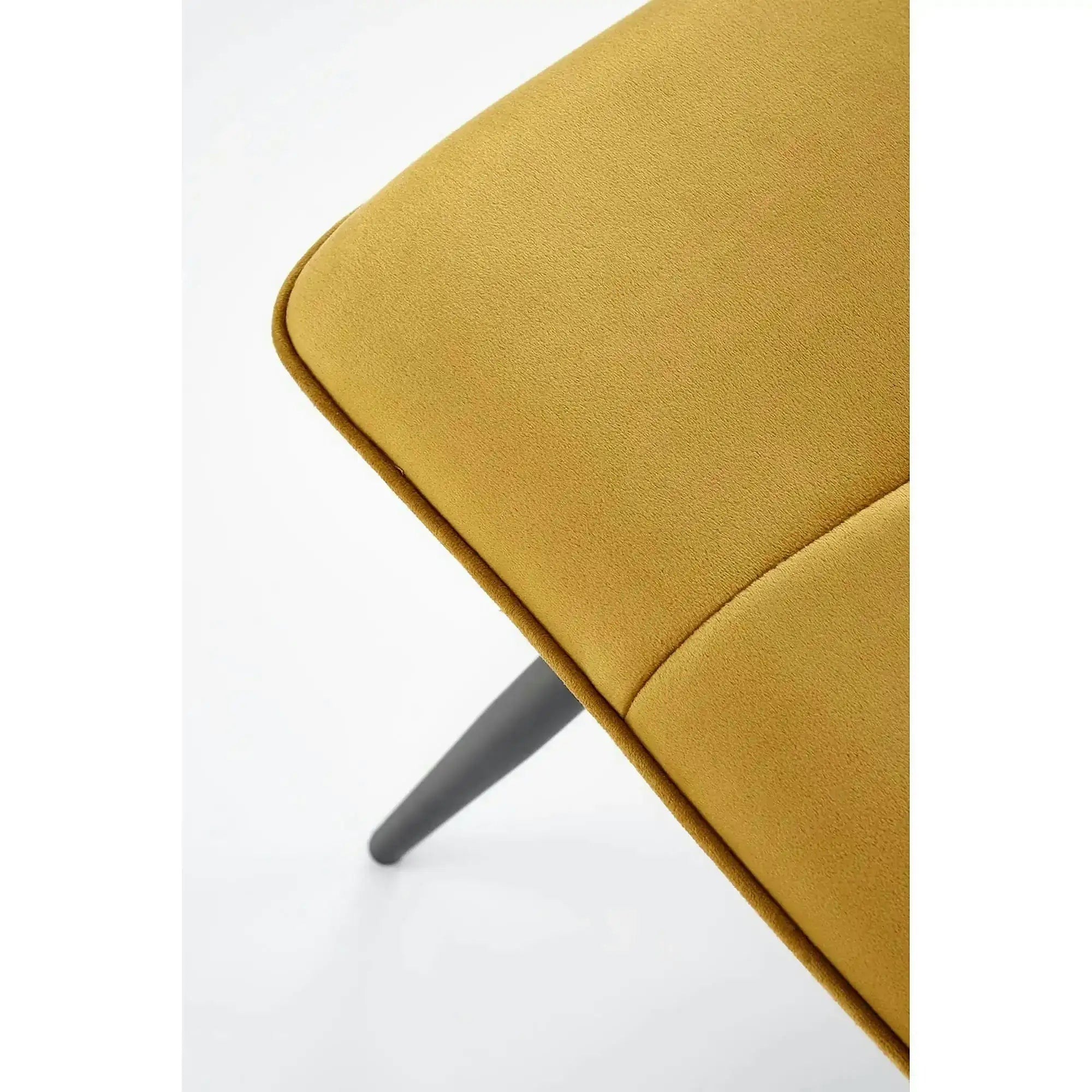 Scaun tapitat K521, galben mustar/negru, stofa catifelata, 46x58x83 cm