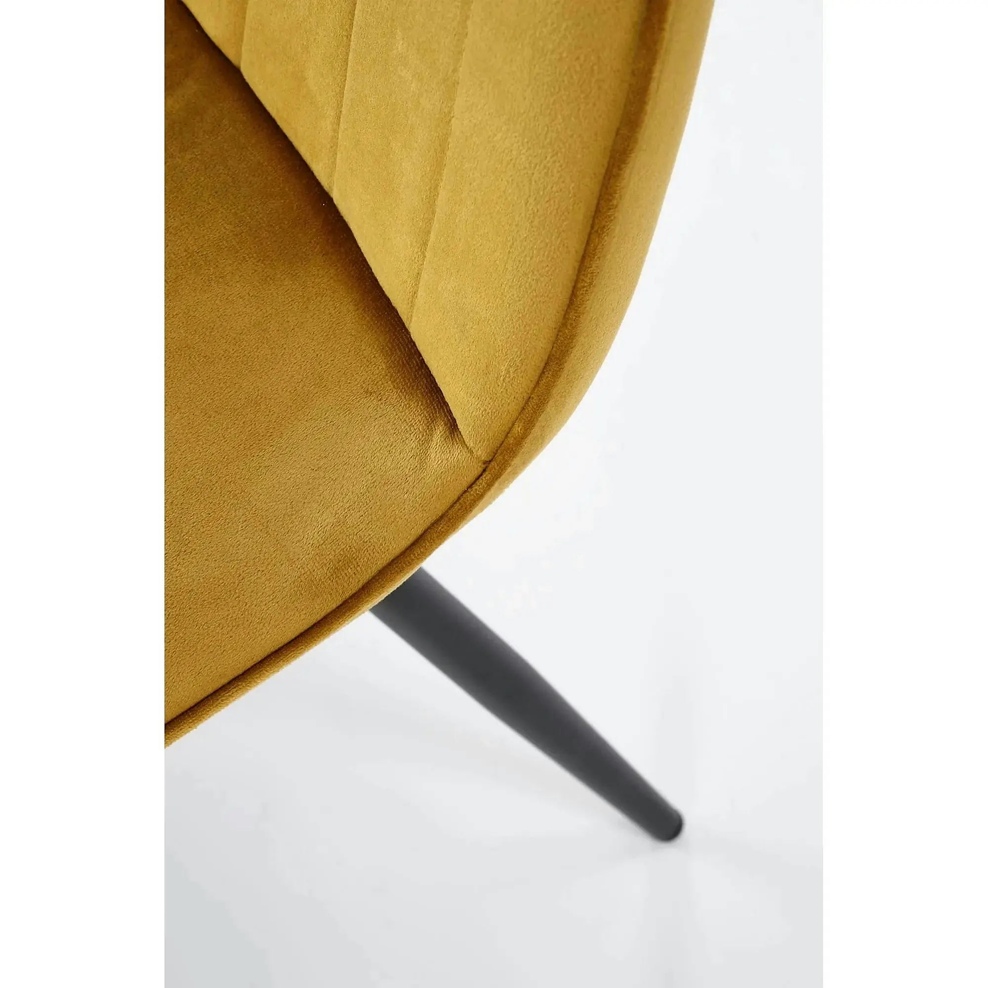 Scaun tapitat K521, galben mustar/negru, stofa catifelata, 46x58x83 cm