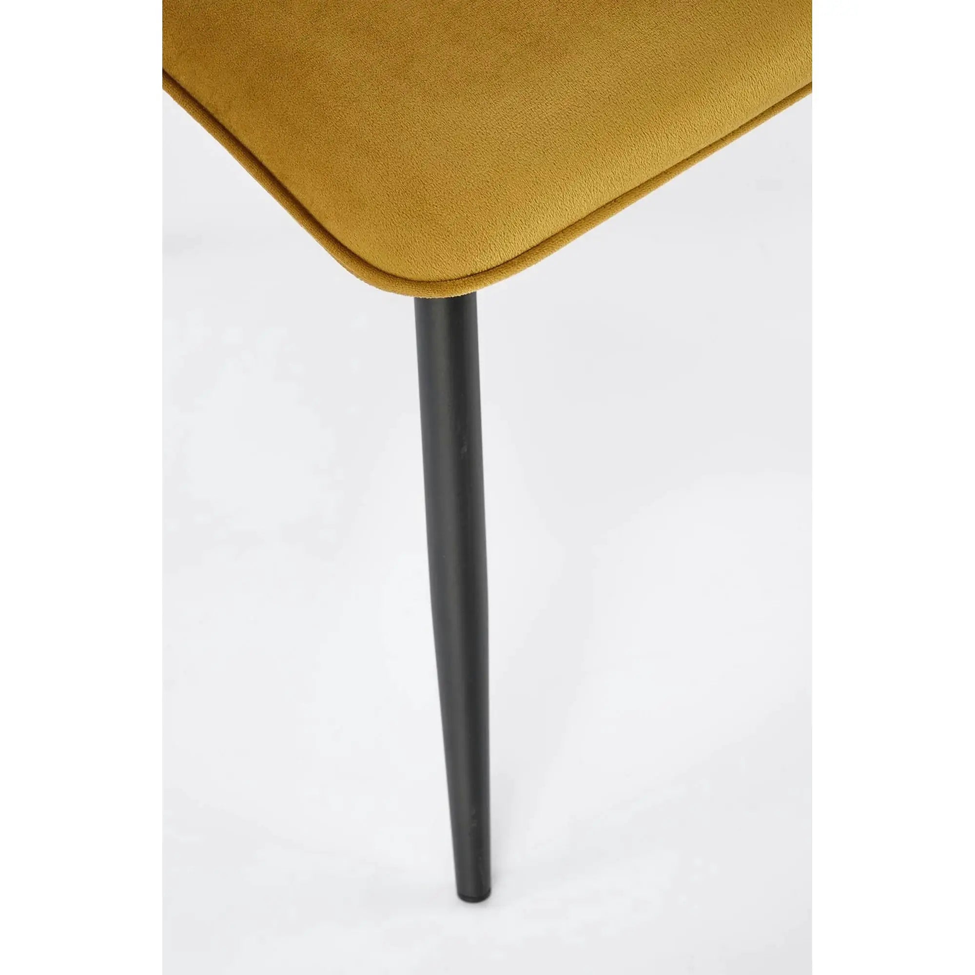 Scaun tapitat K521, galben mustar/negru, stofa catifelata, 46x58x83 cm