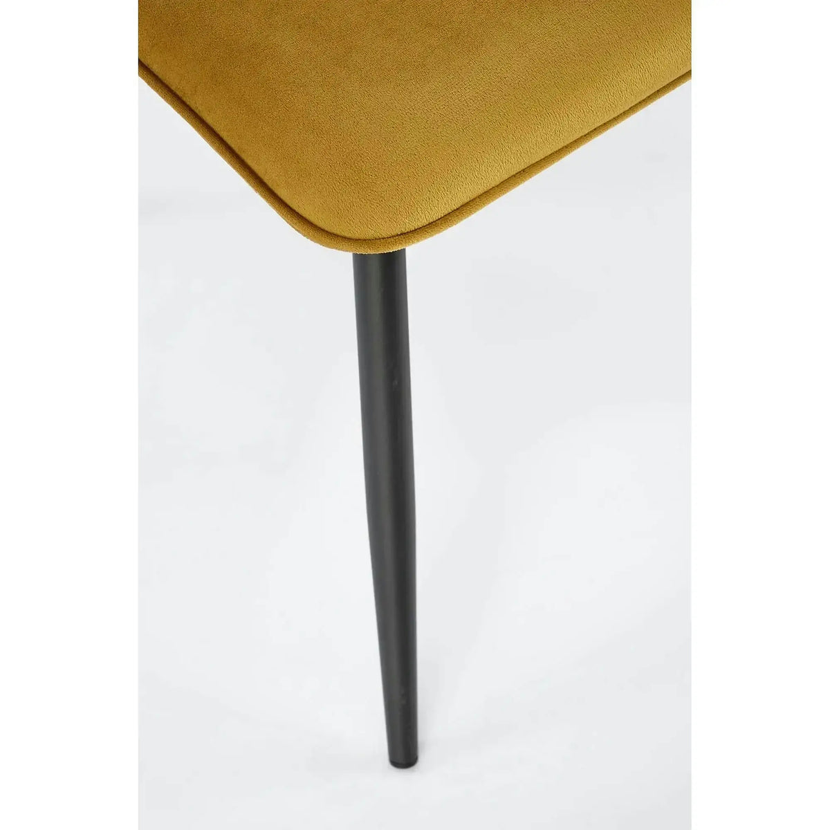 Scaun tapitat K521, galben mustar/negru, stofa catifelata, 46x58x83 cm