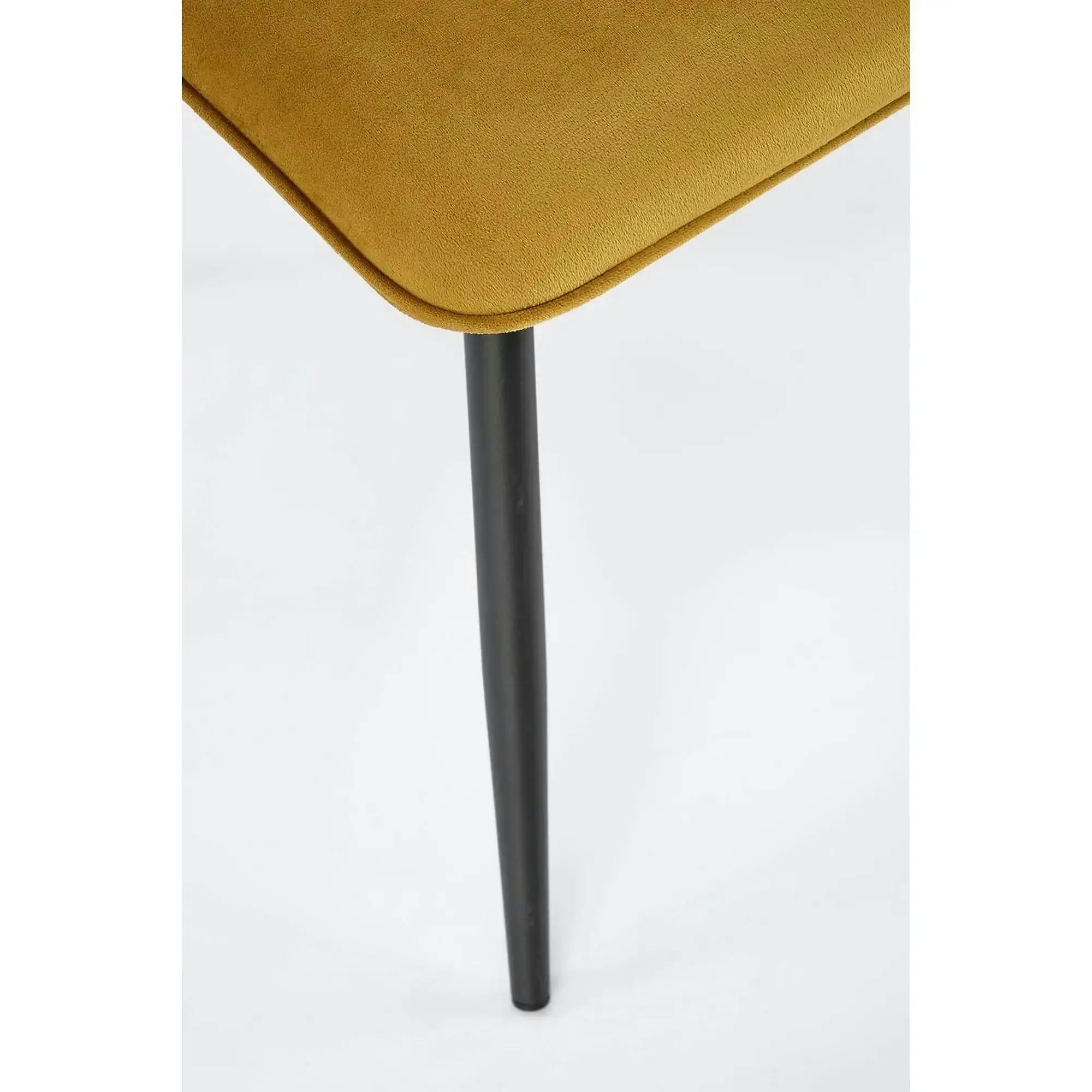 Scaun tapitat K521, galben mustar/negru, stofa catifelata, 46x58x83 cm