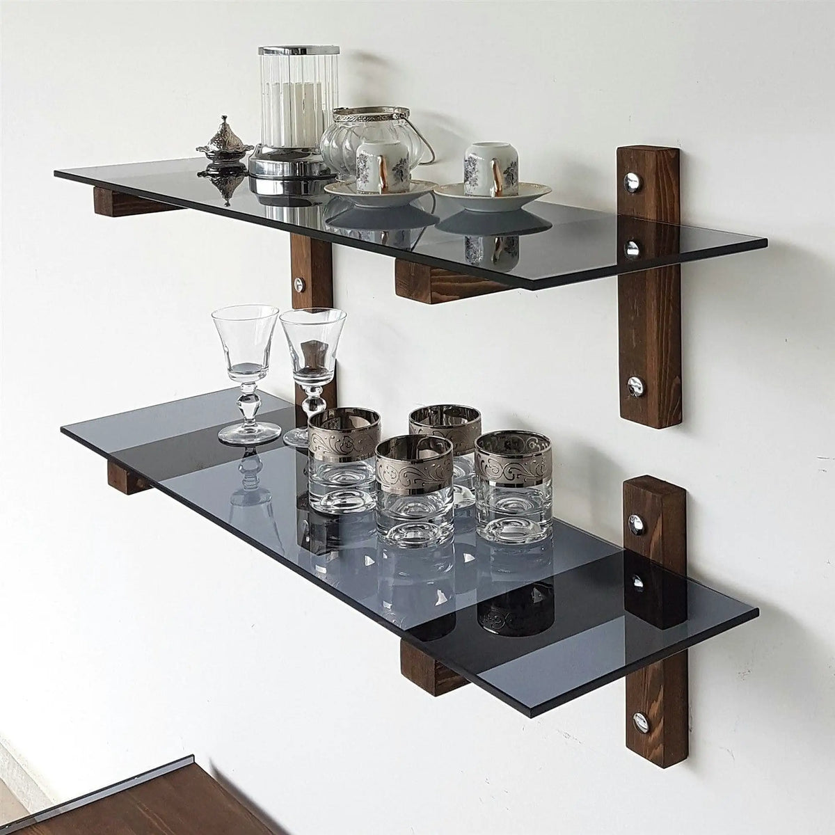 Set 2 polite R202, fumuriu/nuc, sticla/lemn de pin, 85x25x25 cm