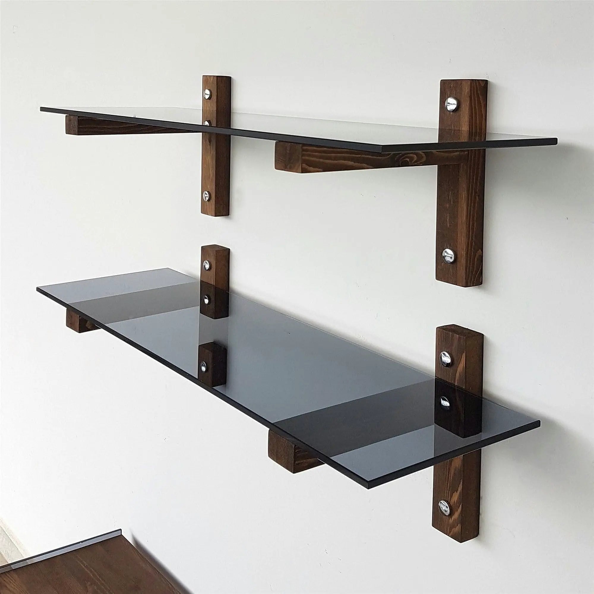 Set 2 polite R202, fumuriu/nuc, sticla/lemn de pin, 85x25x25 cm