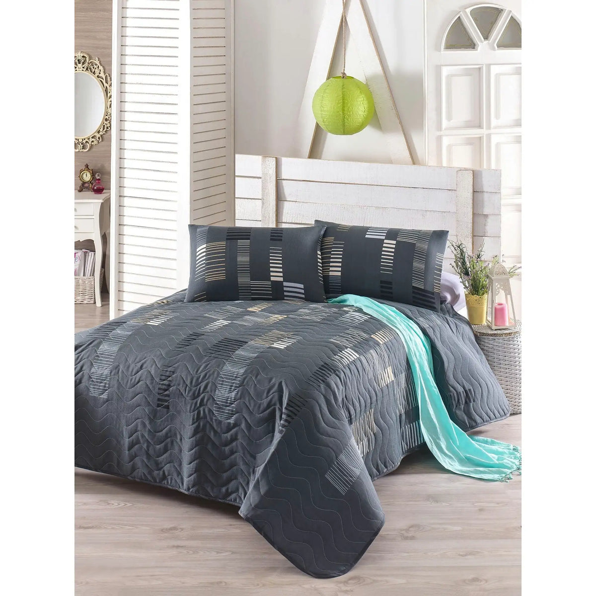 Set cuvertura pat dublu TRACE, gri antracit, bumbac/poliester, 200x220 cm, cu 2 fete de perna