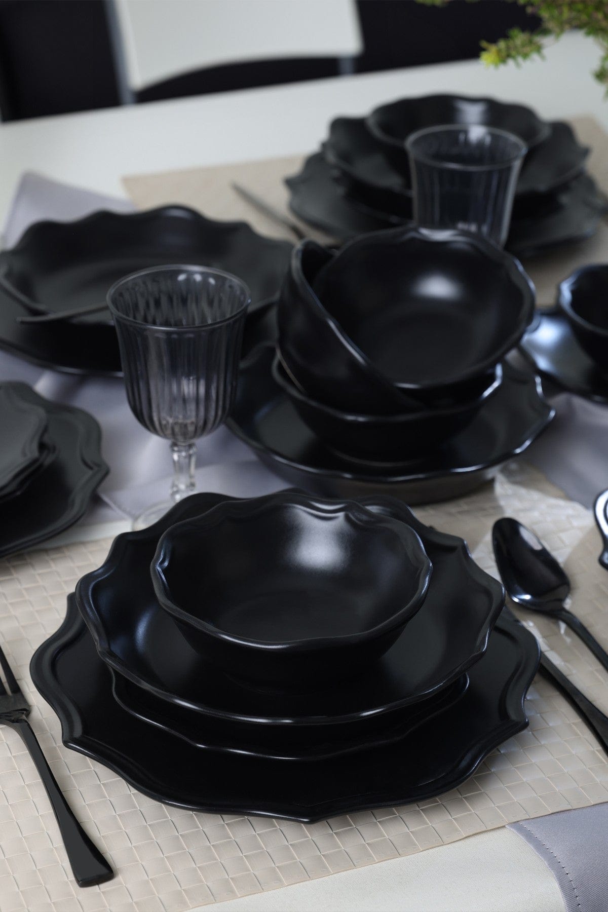 Set de cina 275KRM2341, 24 piese, negru mat, ceramica