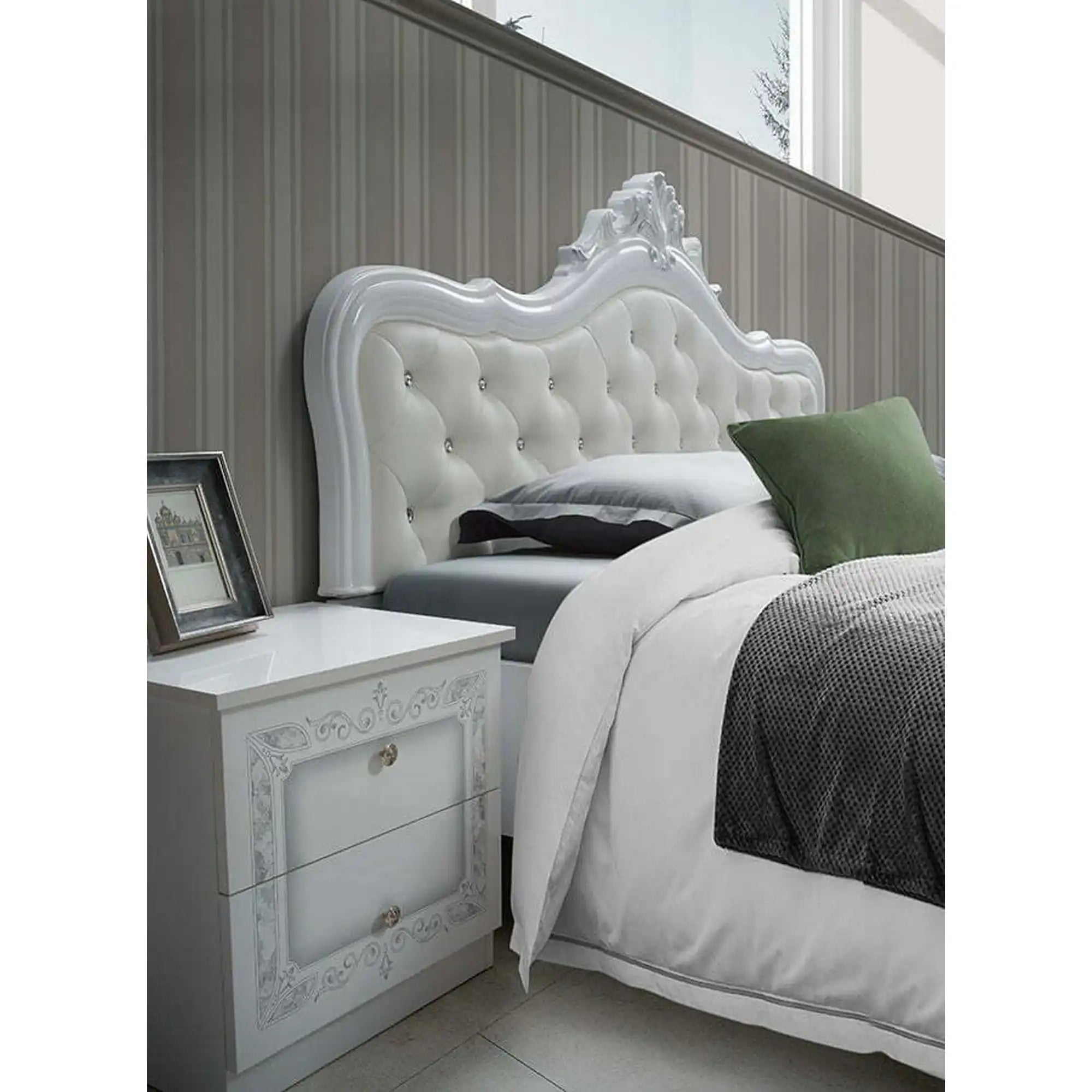 Set dormitor LUISA, alb, cadru pat 160x200 cm, dressing, 2 noptiere, comoda si oglinda