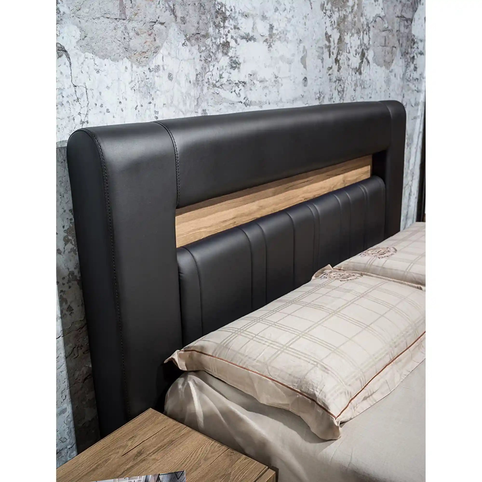 Set dormitor MOZART, negru/stejar, cadru pat 160x200 cm, dressing, 2 noptiere, comoda, oglinda si iluminare LED