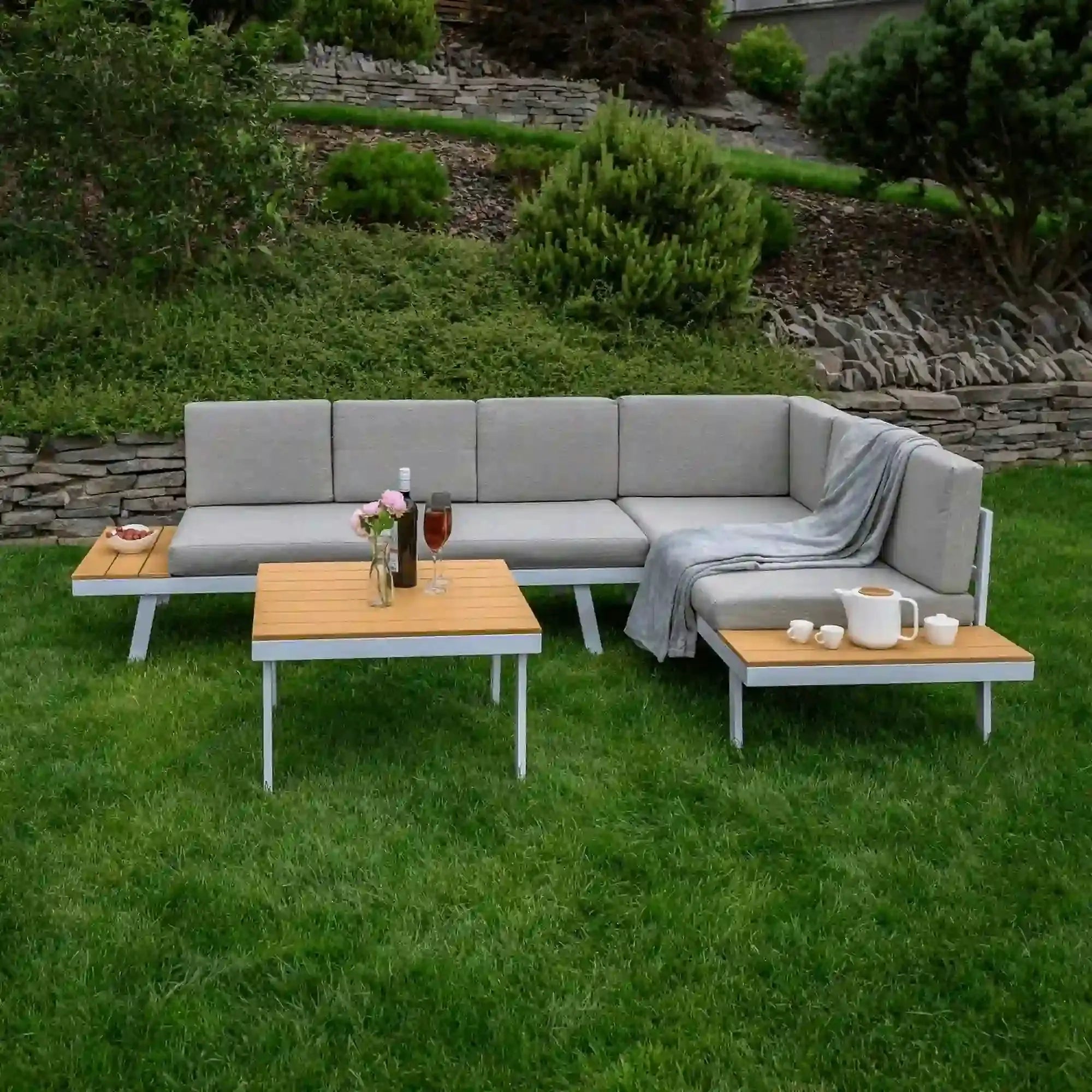 Set gradina PELOR, alb/gri deschis/stejar, tesatura/lemn/metal, cu masuta si canapea
