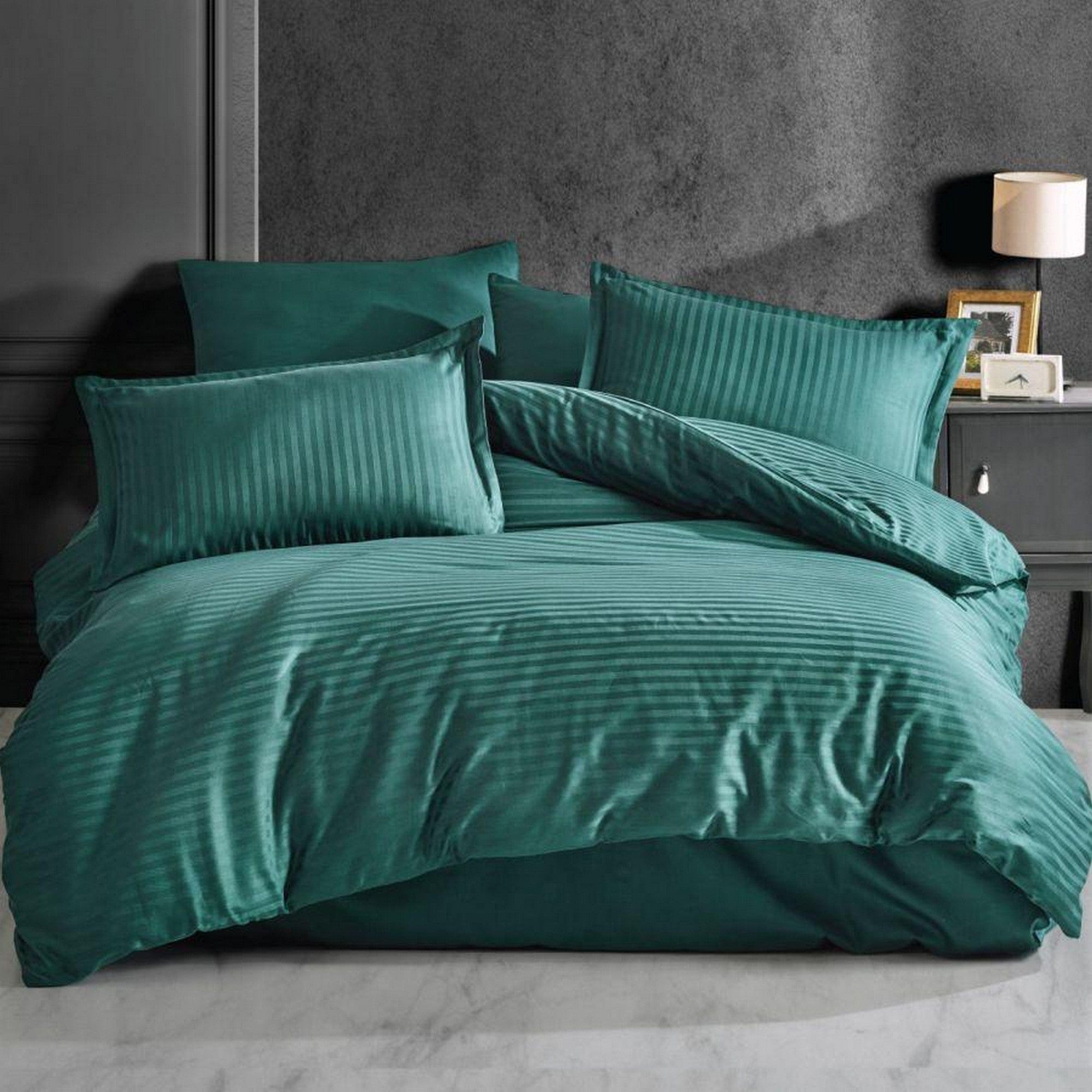Set lenjerie pat damasc GROS, bumbac, verde petrol, 220x240 cm, cu cearceaf pat, cearceaf pilota si 2 fete de perna