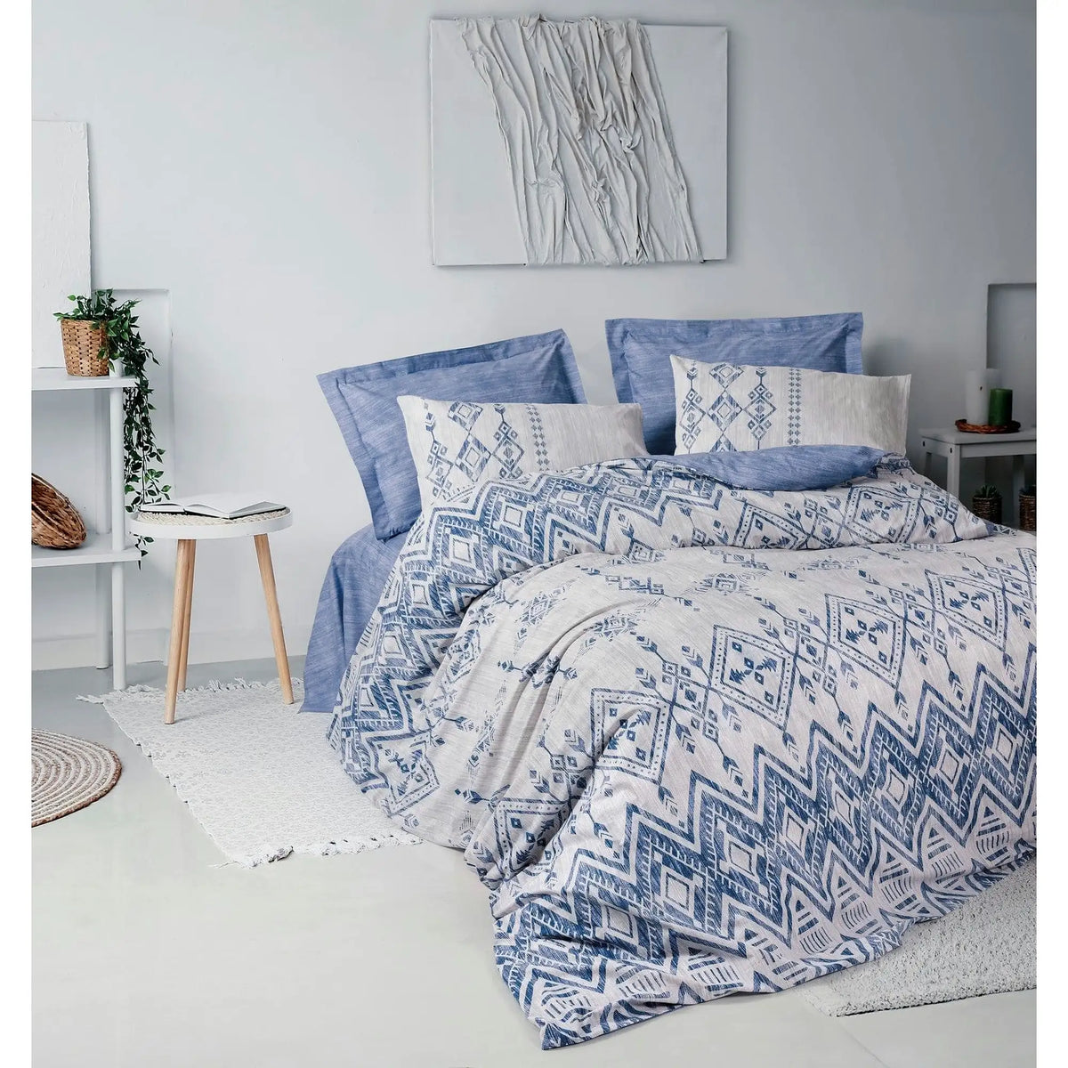Set lenjerie pat dublu CLEO, bumbac, alb/albastru, 240x260 cm, cu cearceaf pat, cearceaf pilota si 2 fete de perna