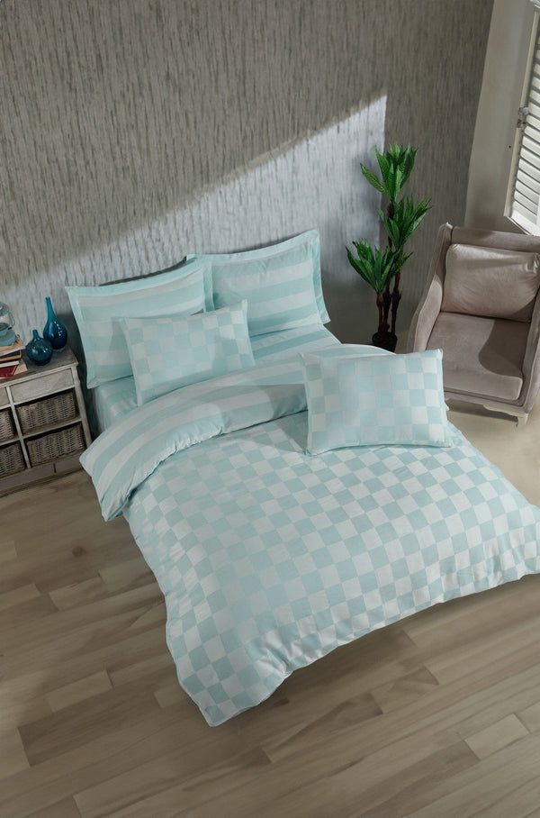 Set lenjerie pat KARELI SATEN, verde menta, bumbac/poliester, 200x220 cm, cu cearceaf pilota si 2 fete de perna
