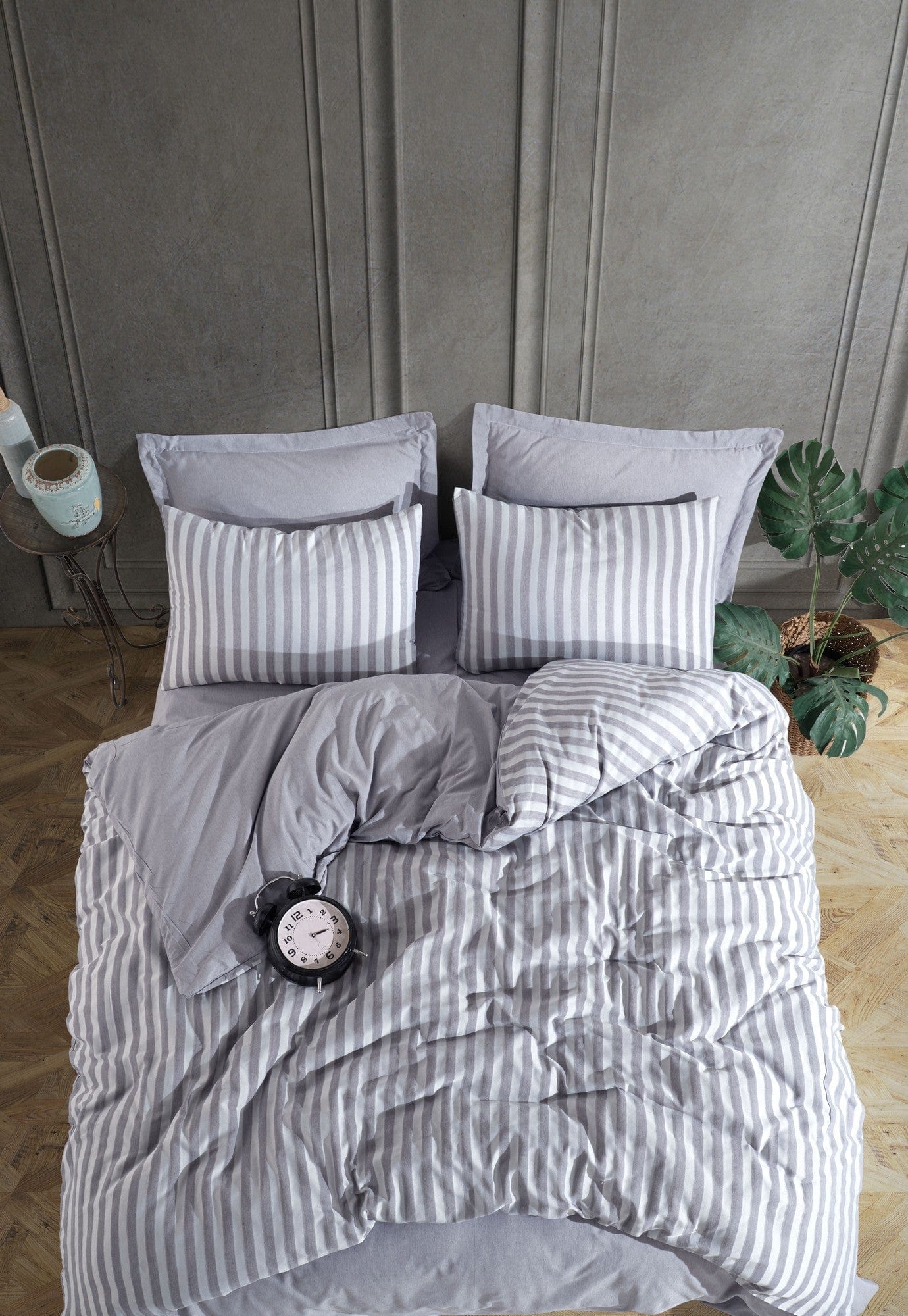 Set lenjerie pat ROAD POTLU, gri deschis, bumbac/poliester, 200x220 cm, cu cearceaf pilota si 2 fete de perna