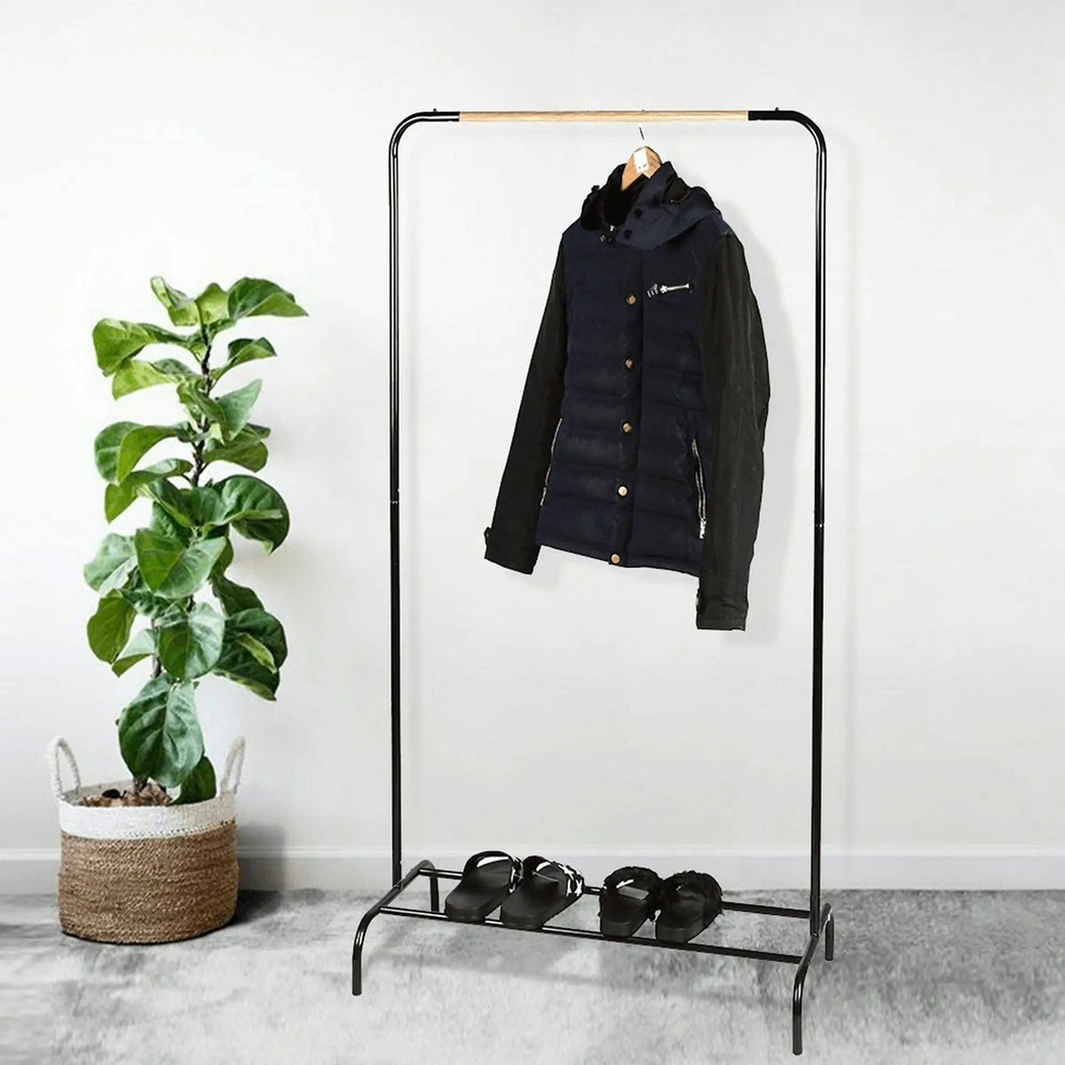 Stander haine RAPSO, negru, metal/lemn, 80x40x149 cm