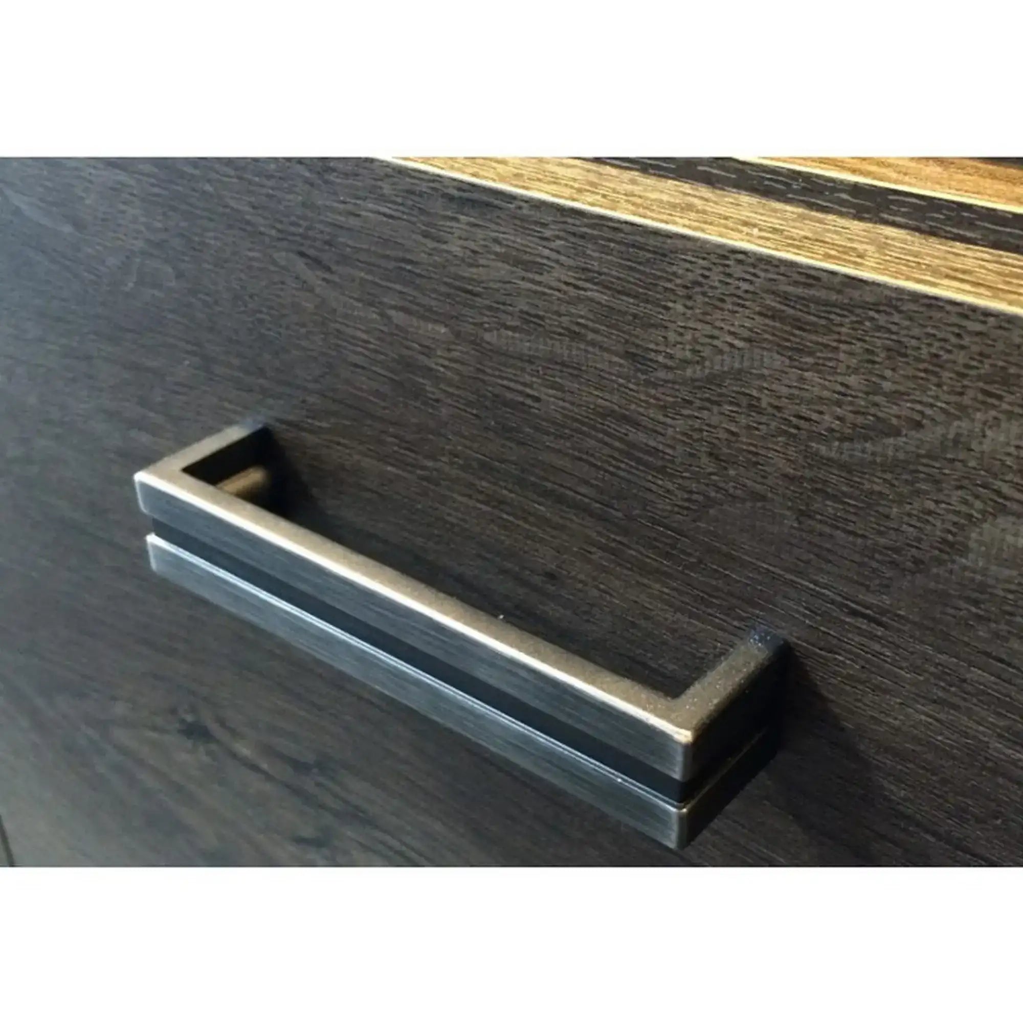 Vitrina INDIANAPOLIS I8, frasin inchis, PAL laminat/furnir ABS/metal, 137x42x122 cm