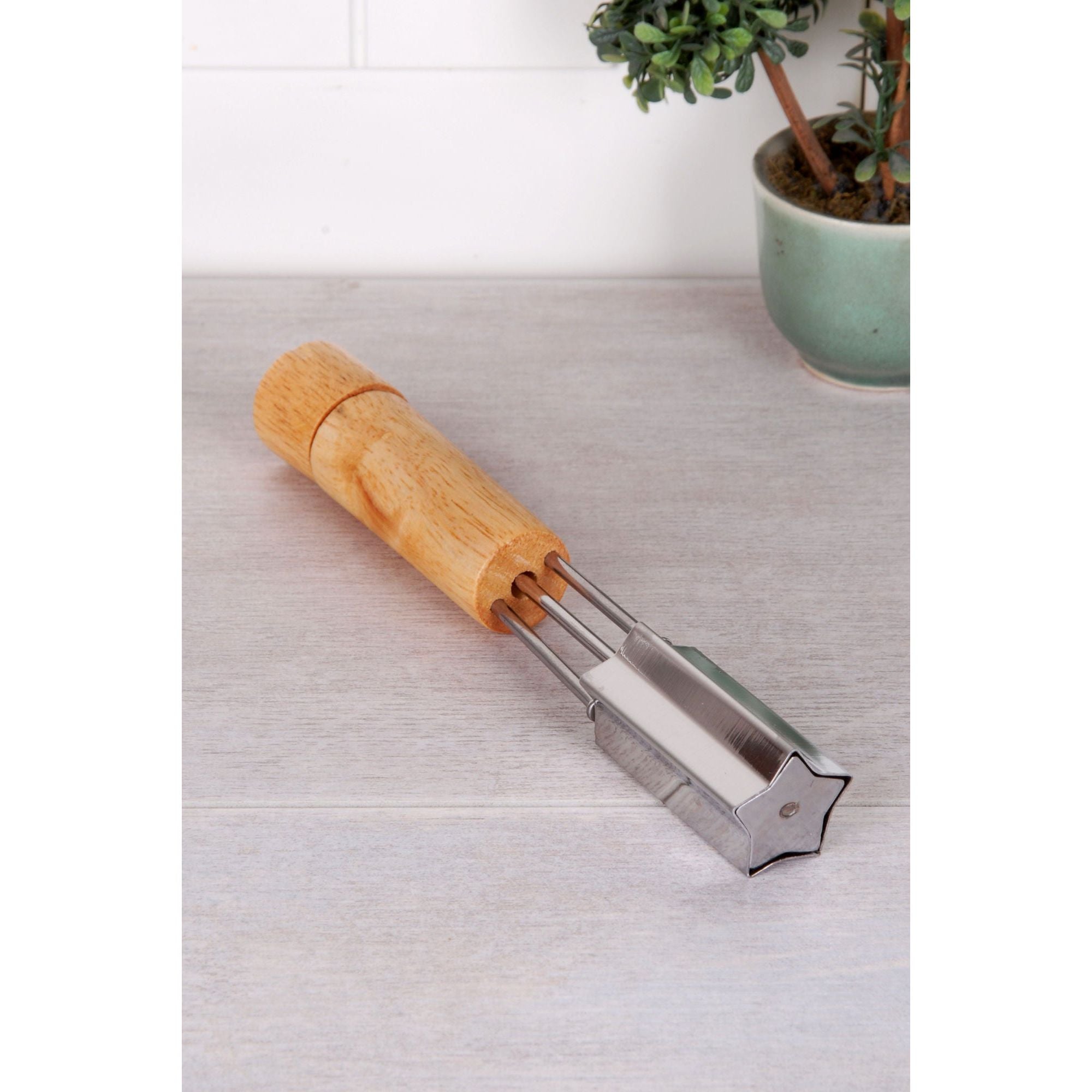 Decupator patiserie BST-10421, stejar/crom, lemn/otel, 18 cm