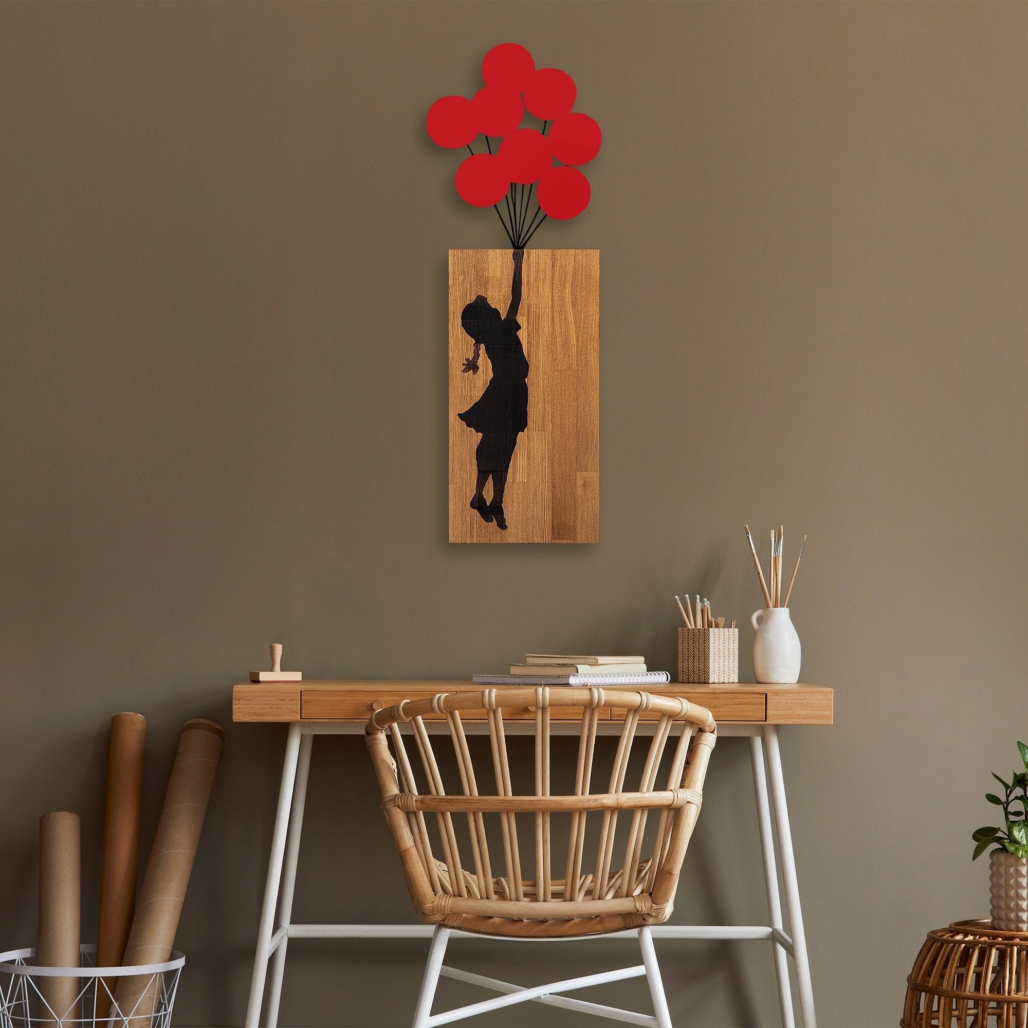 Decoratiune perete BANKSY-17, stejar/negru/rosu, lemn/metal, 34x99 cm