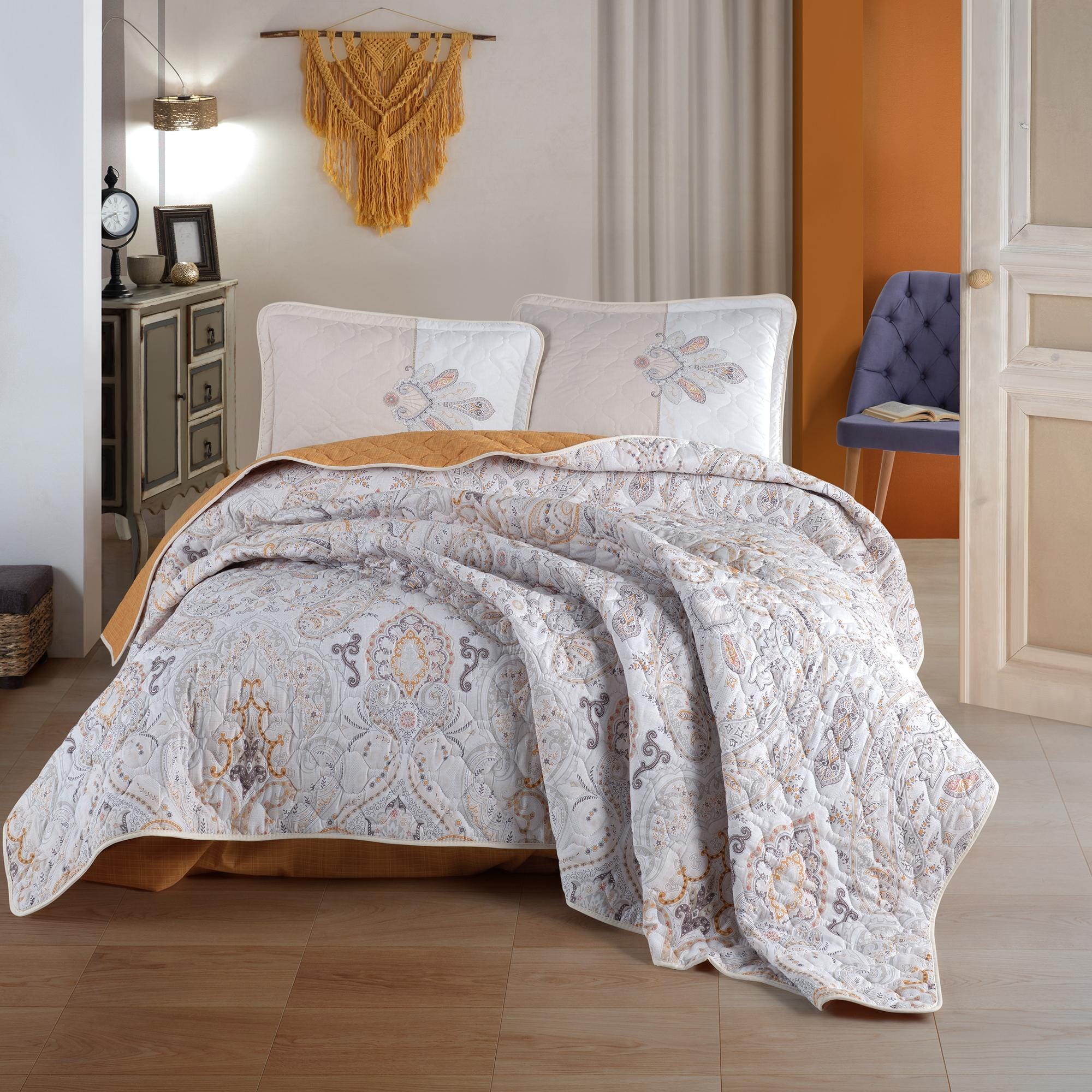 Set cuvertura matlasata pat dublu ARAMIS, alb/galben mustar, bumbac, 240x260 cm, cu 2 fete de perna
