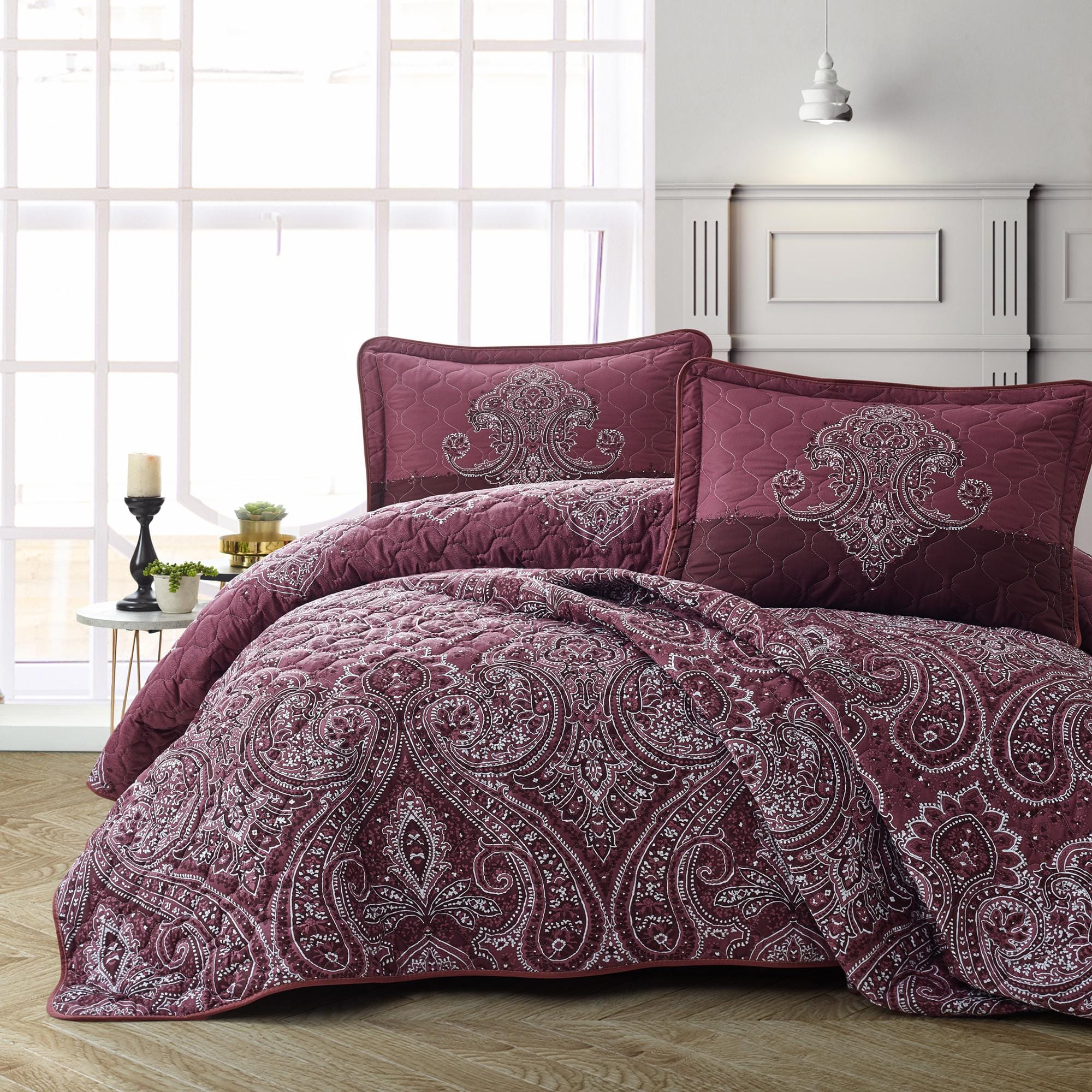 Set cuvertura matlasata pat dublu PULSE V2, visiniu/alb, bumbac, 240x260 cm, cu 2 fete de perna
