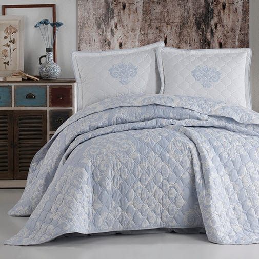 Set cuvertura matlasata pat dublu SADE, alb/albastru, bumbac, 240x260 cm, cu 2 fete de perna