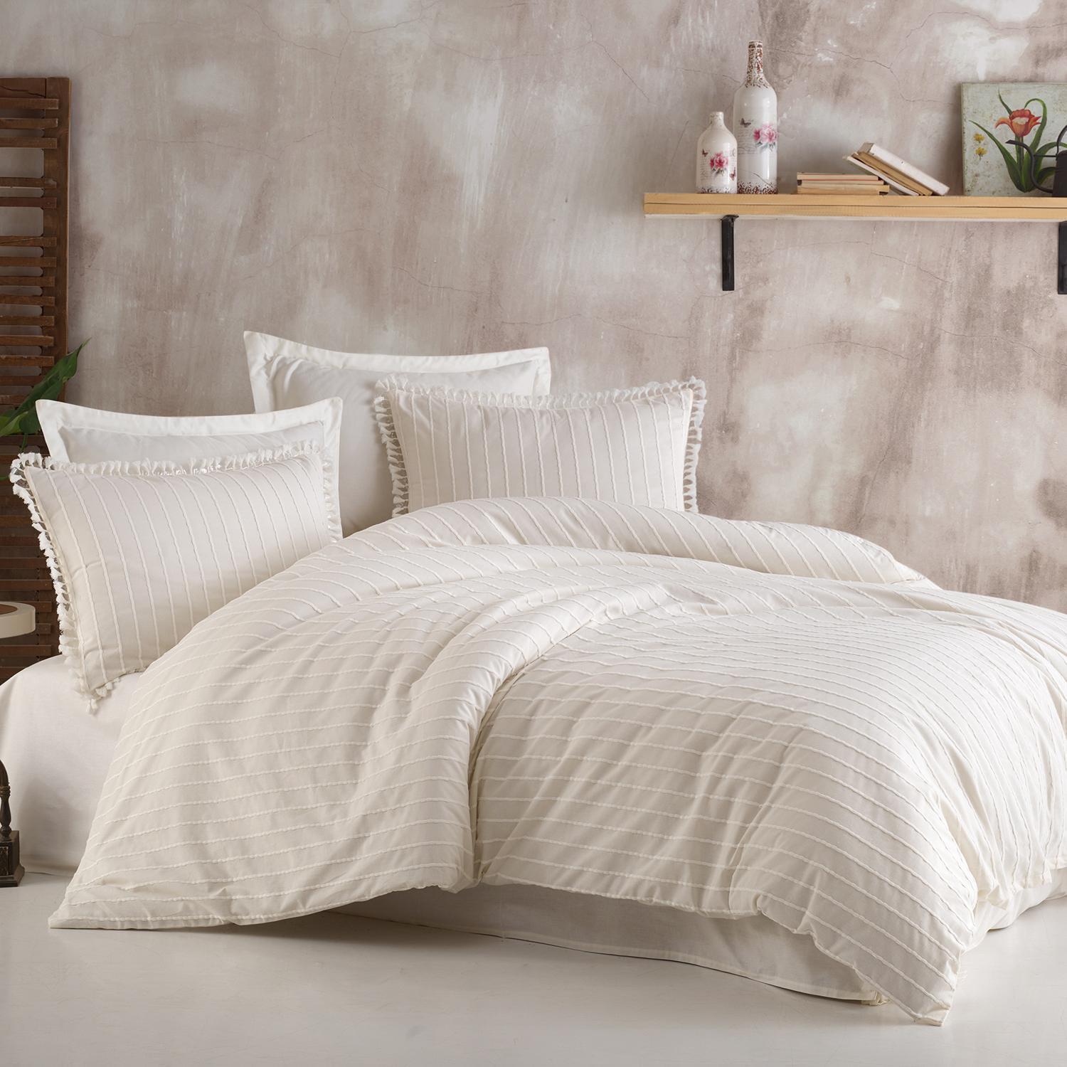 Set lenjerie pat butique ESTINA V1, bumbac, alb, 240x260 cm, cu cearceaf pat, cearceaf pilota si 2 fete de perna