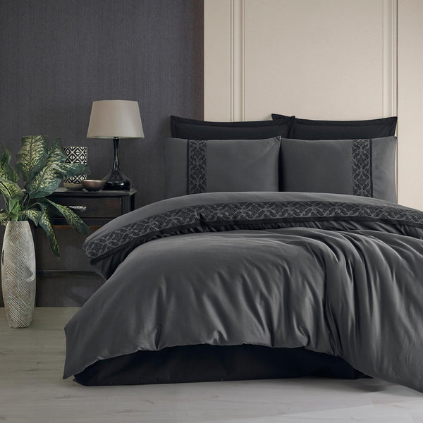 Set lenjerie pat butique NIENNA V2, bumbac, negru, 240x260 cm, cu cearceaf pat, cearceaf pilota si 2 fete de perna