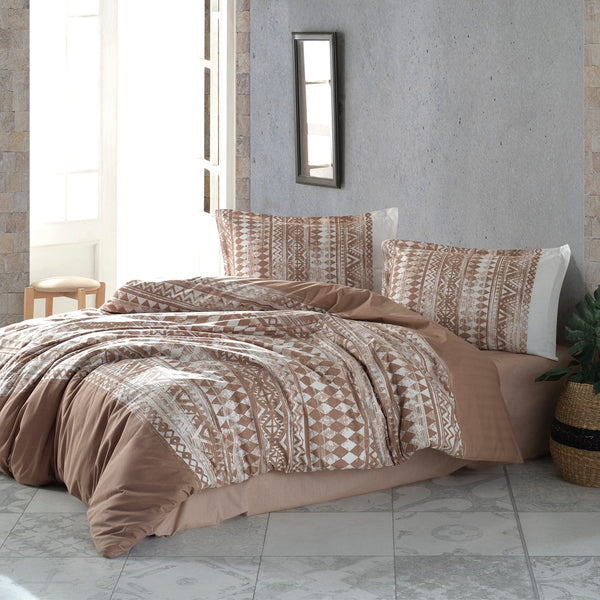 Set lenjerie pat clasy king size COZA V1, bumbac, alb/maro, 240x260 cm, cu cearceaf pat, cearceaf pilota si 2 fete de perna