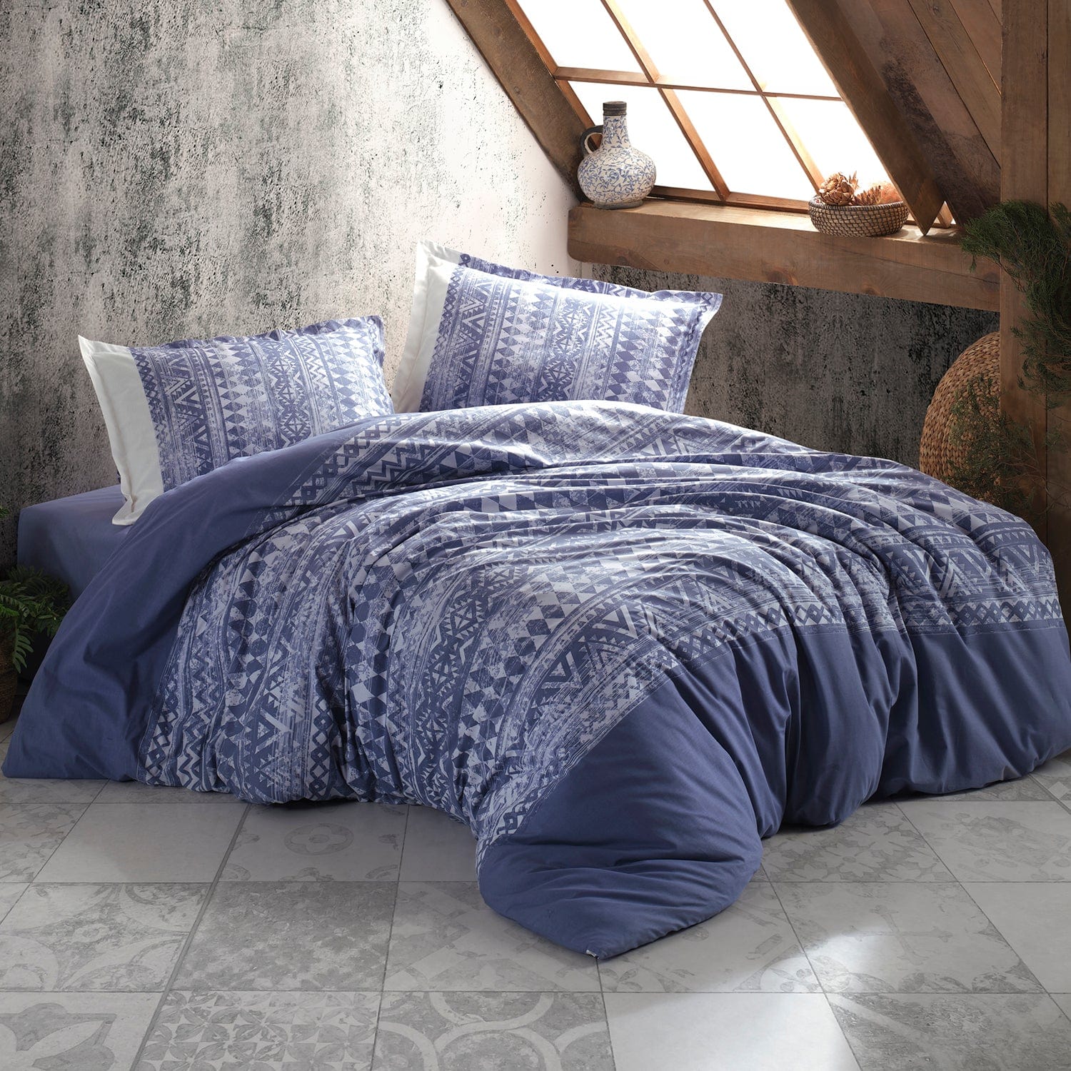 Set lenjerie pat clasy king size COZA V2, bumbac, alb/albastru, 240x260 cm, cu cearceaf pat, cearceaf pilota si 2 fete de perna