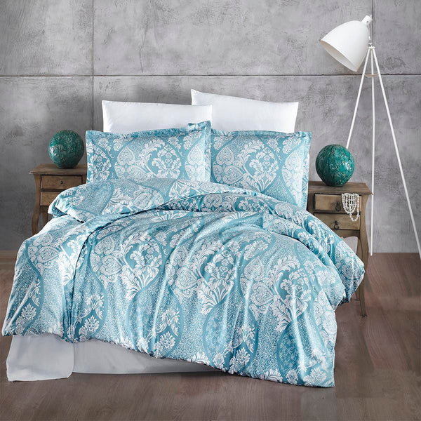 Set lenjerie pat clasy king size GIRALDA V2, bumbac, alb/albastru deschis, 240x260 cm, cu cearceaf pat, cearceaf pilota si 4 fete de perna