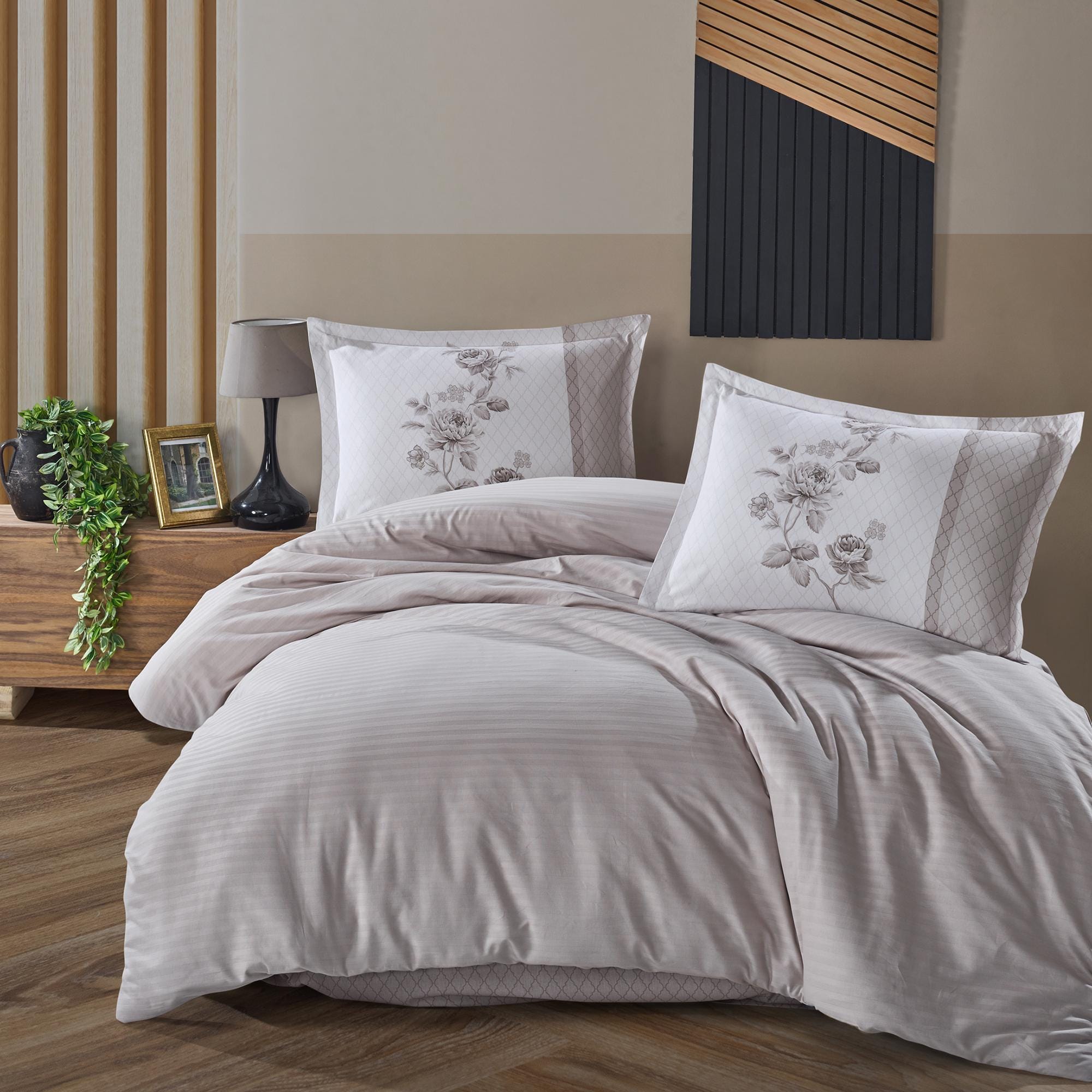 Set lenjerie pat clasy king size SUAVE V6, bumbac, alb/crem, 240x260 cm, cu cearceaf pat, cearceaf pilota si 2 fete de perna