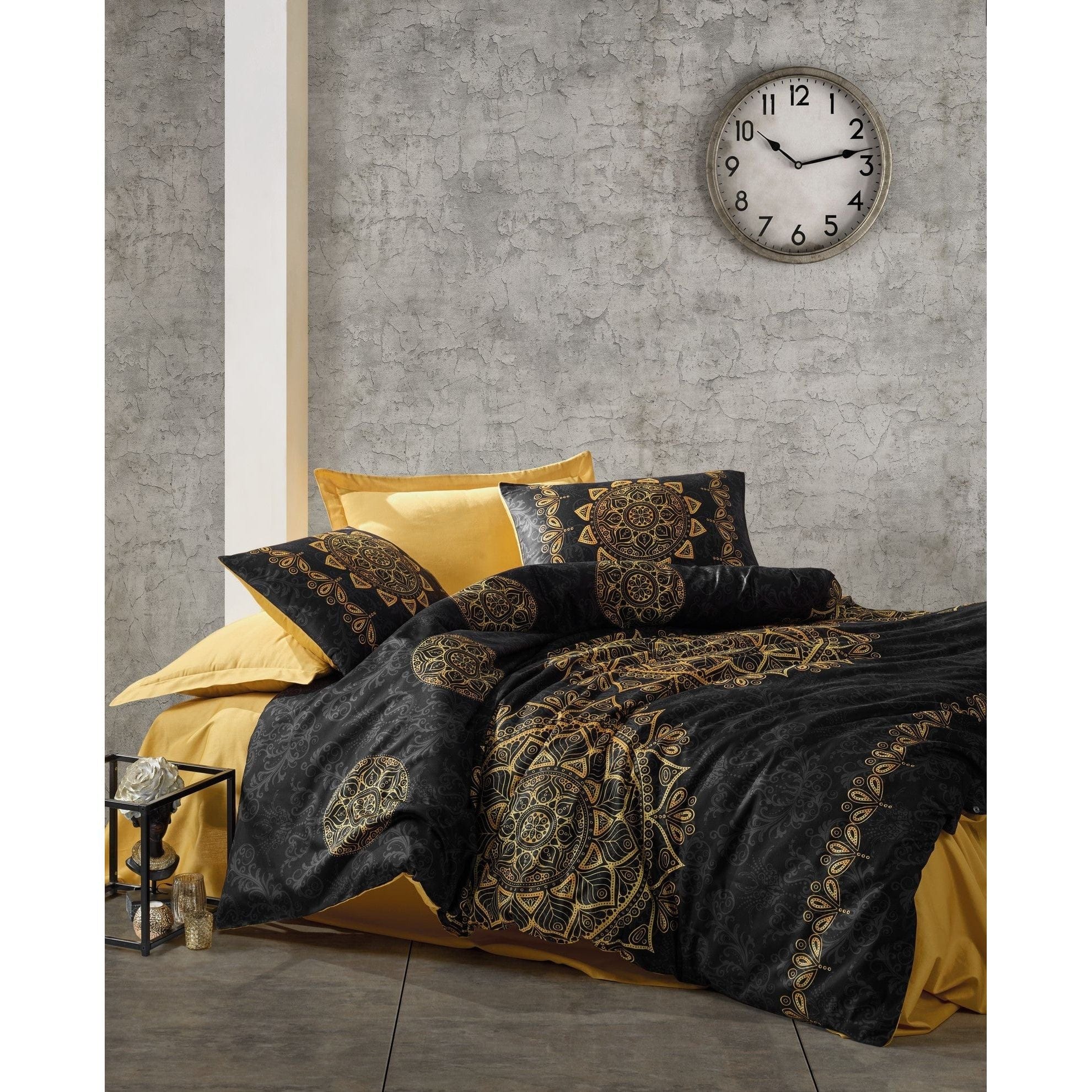 Set lenjerie pat dublu ALVINA, bumbac, negru/galben, 240x260 cm, cu cearceaf pat, cearceaf pilota si 4 fete de perna