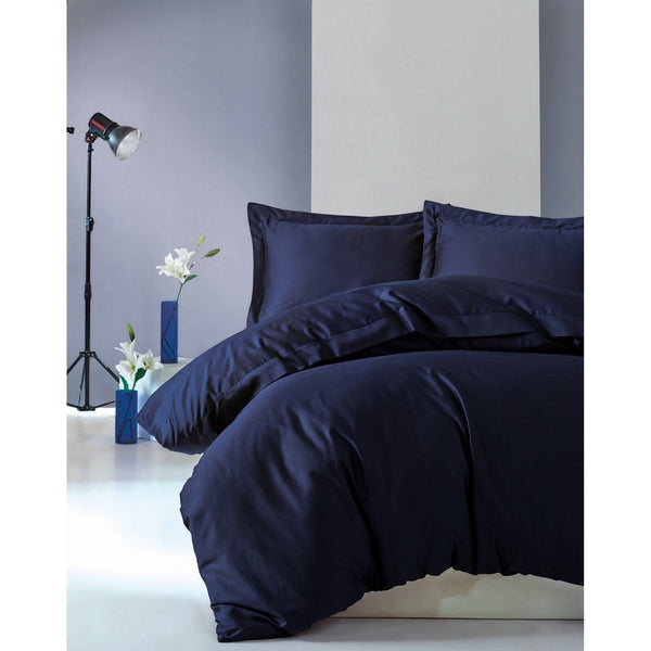 Set lenjerie pat dublu ELEGANT, bumbac, albastru inchis, 240x260 cm, cu cearceaf pat, cearceaf pilota si 2 fete de perna